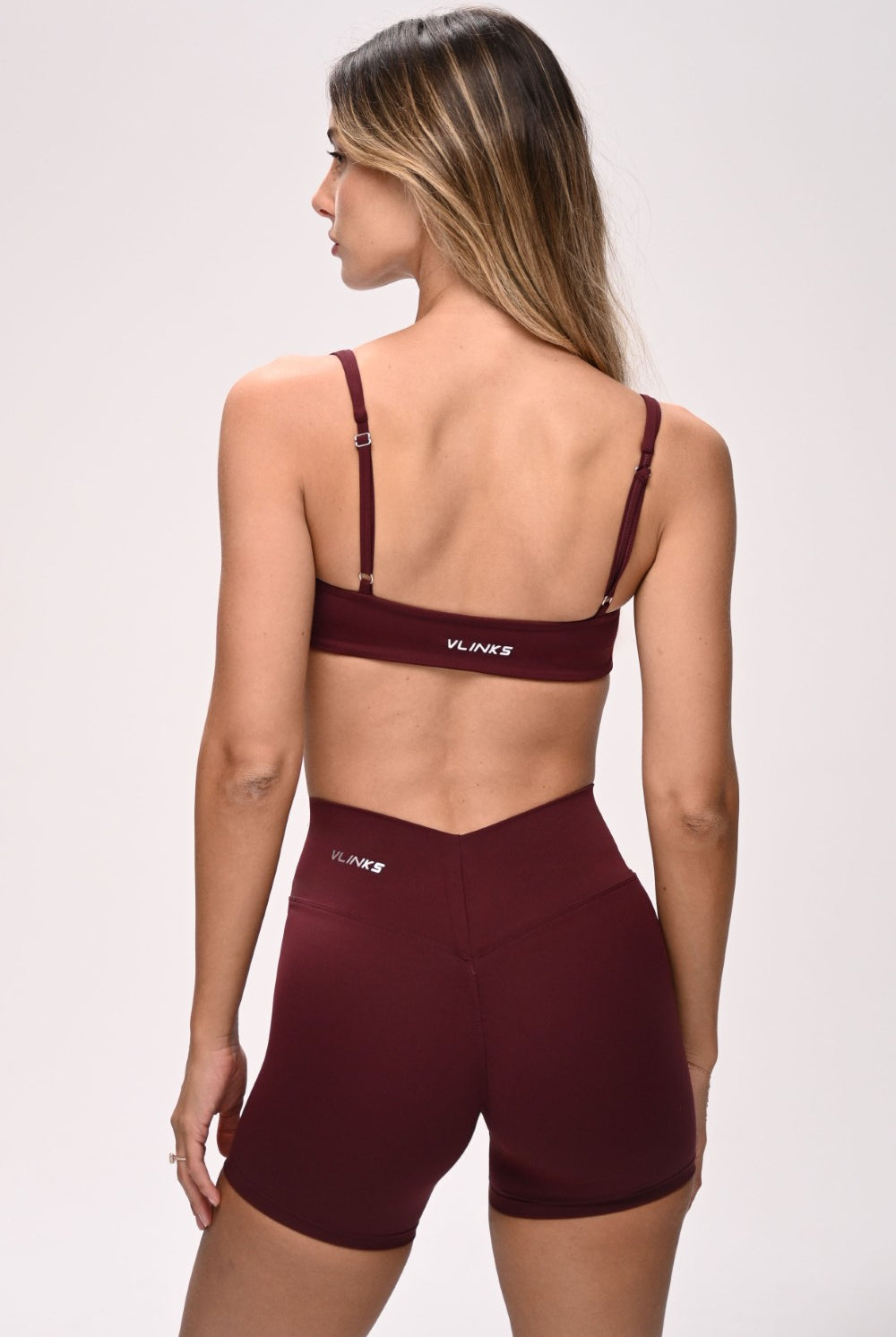 חזיית ספורט PUSH UP לנשים בגזרה צמודה עם כתפיות מתכווננות – בד FLOW מחטב ונושם, מושלמת לאימון ולשימוש יומיומי מבית VLIKS