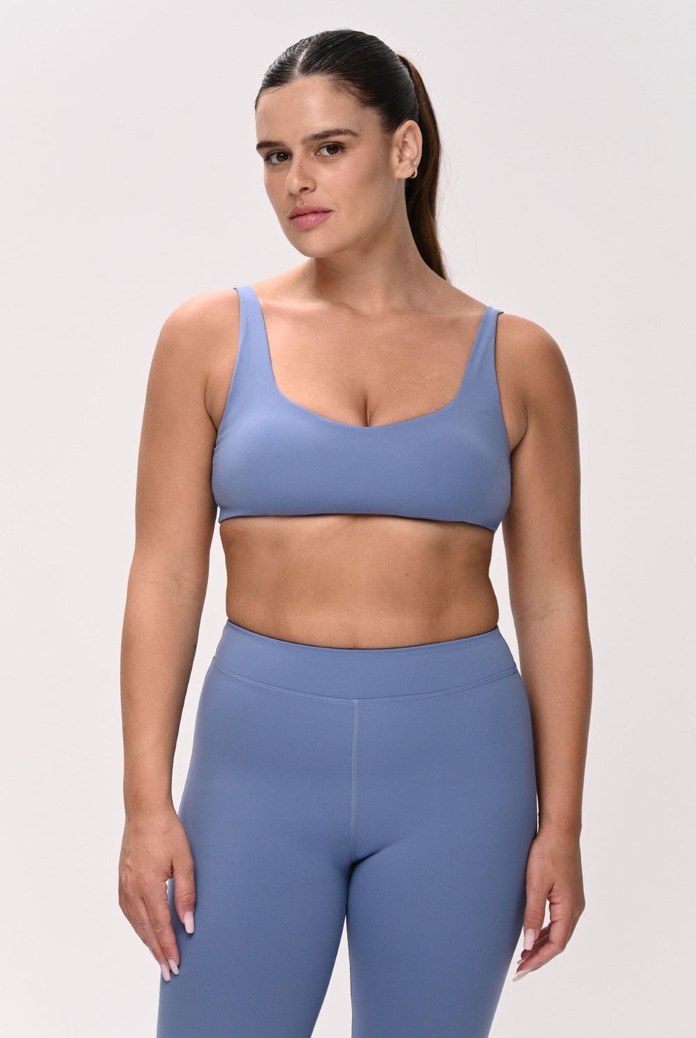 חזיית ספורט PUSH UP לנשים בגזרה צמודה עם כתפיות מתכווננות – בד FLOW מחטב ונושם, מושלמת לאימון ולשימוש יומיומי מבית VLIKS