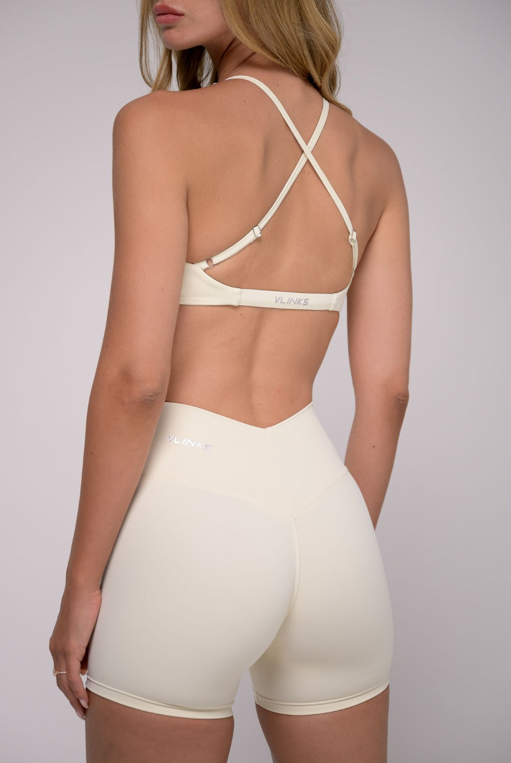 שורט V SCRUNCH FLOWER - Vlinks