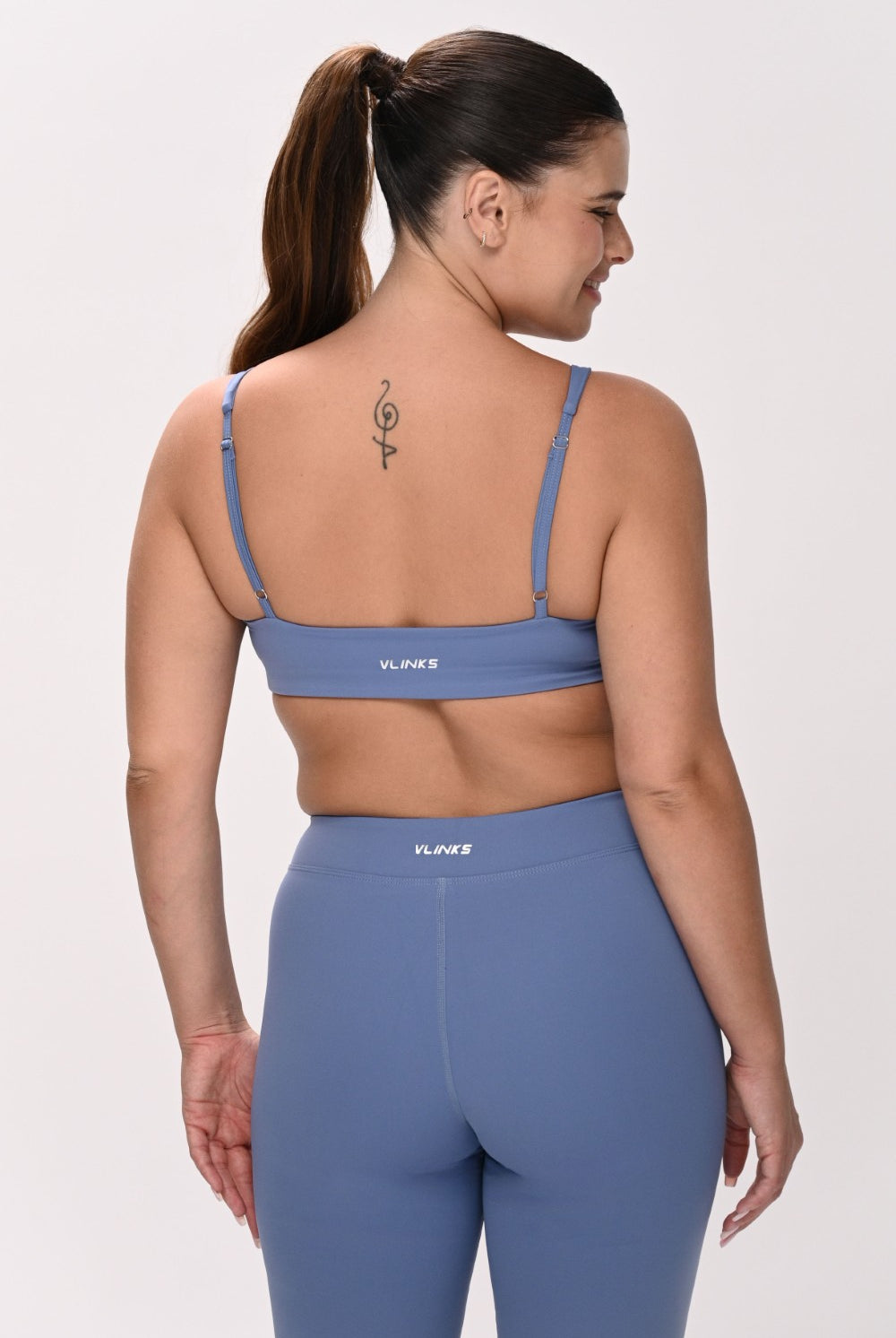 חזיית ספורט PUSH UP לנשים בגזרה צמודה עם כתפיות מתכווננות – בד FLOW מחטב ונושם, מושלמת לאימון ולשימוש יומיומי מבית VLIKS