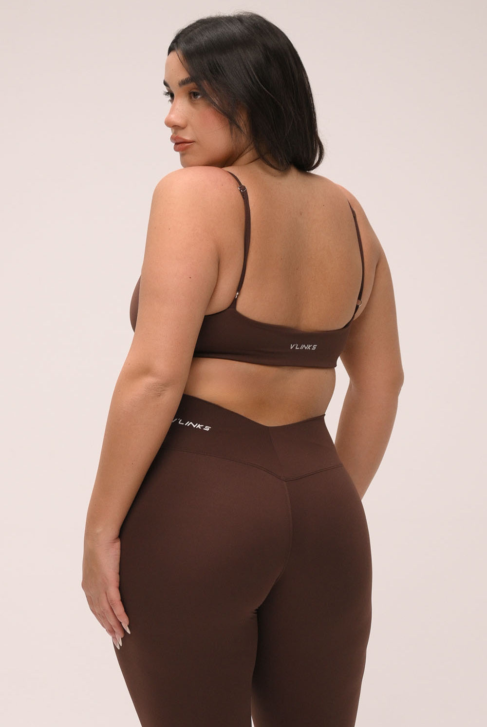 חזיית ספורט Fit לנשים עם כתפיות מתכווננות, קאפים מובנים וגזרה מחמיאה