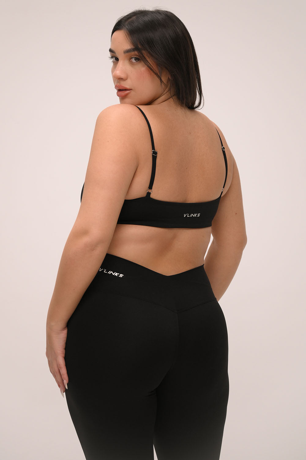 חזיית ספורט Fit לנשים עם כתפיות מתכווננות, קאפים מובנים וגזרה מחמיאה