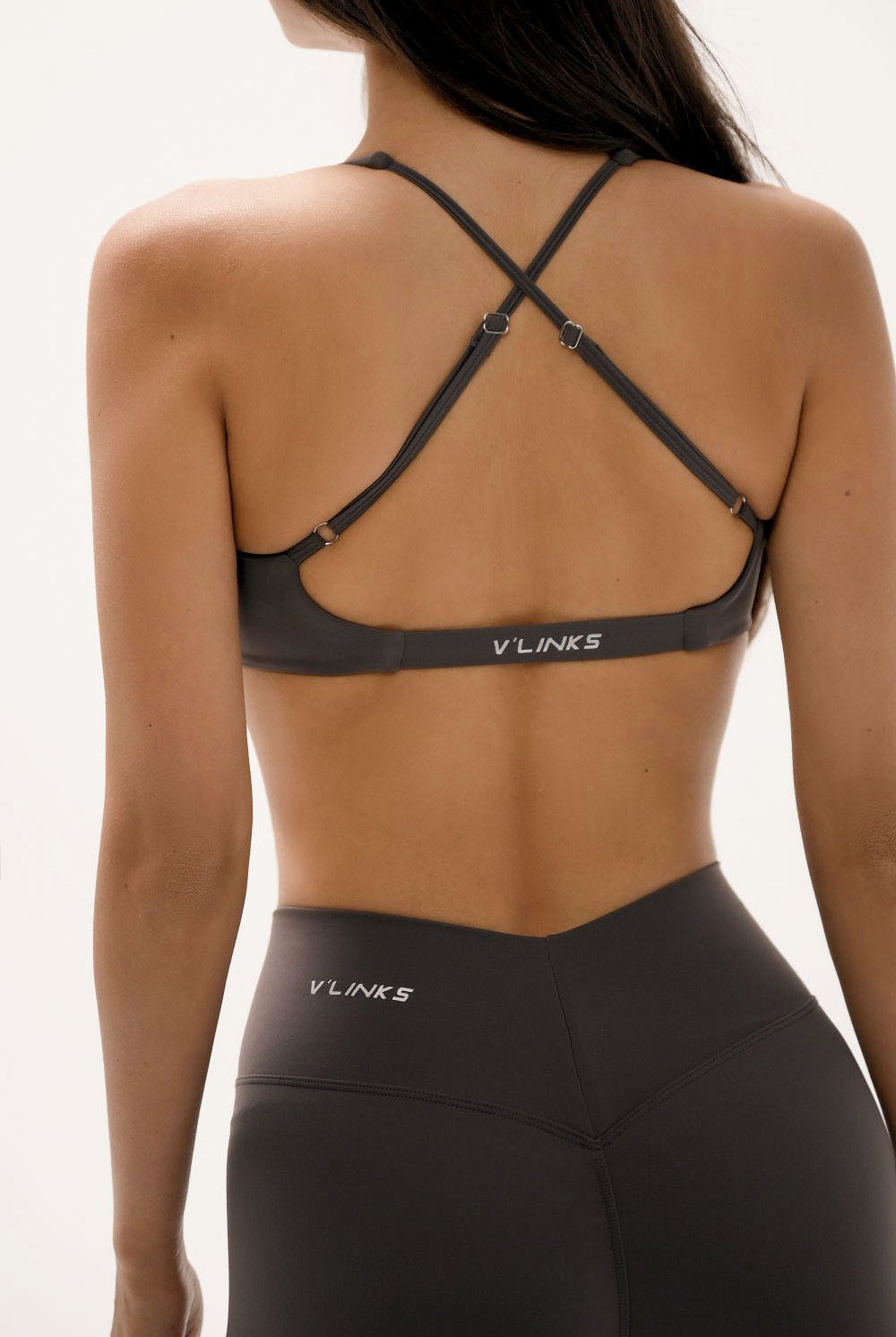 חזיית ספורט CROSS לנשים מבד FLOW מחטב ונושם מבית Vlinks – גזרת וי עמוק עם בטנה כפולה וכריות ריפוד נשלפות, מתאימה לכל סוגי האימונים ולשימוש יומיומי