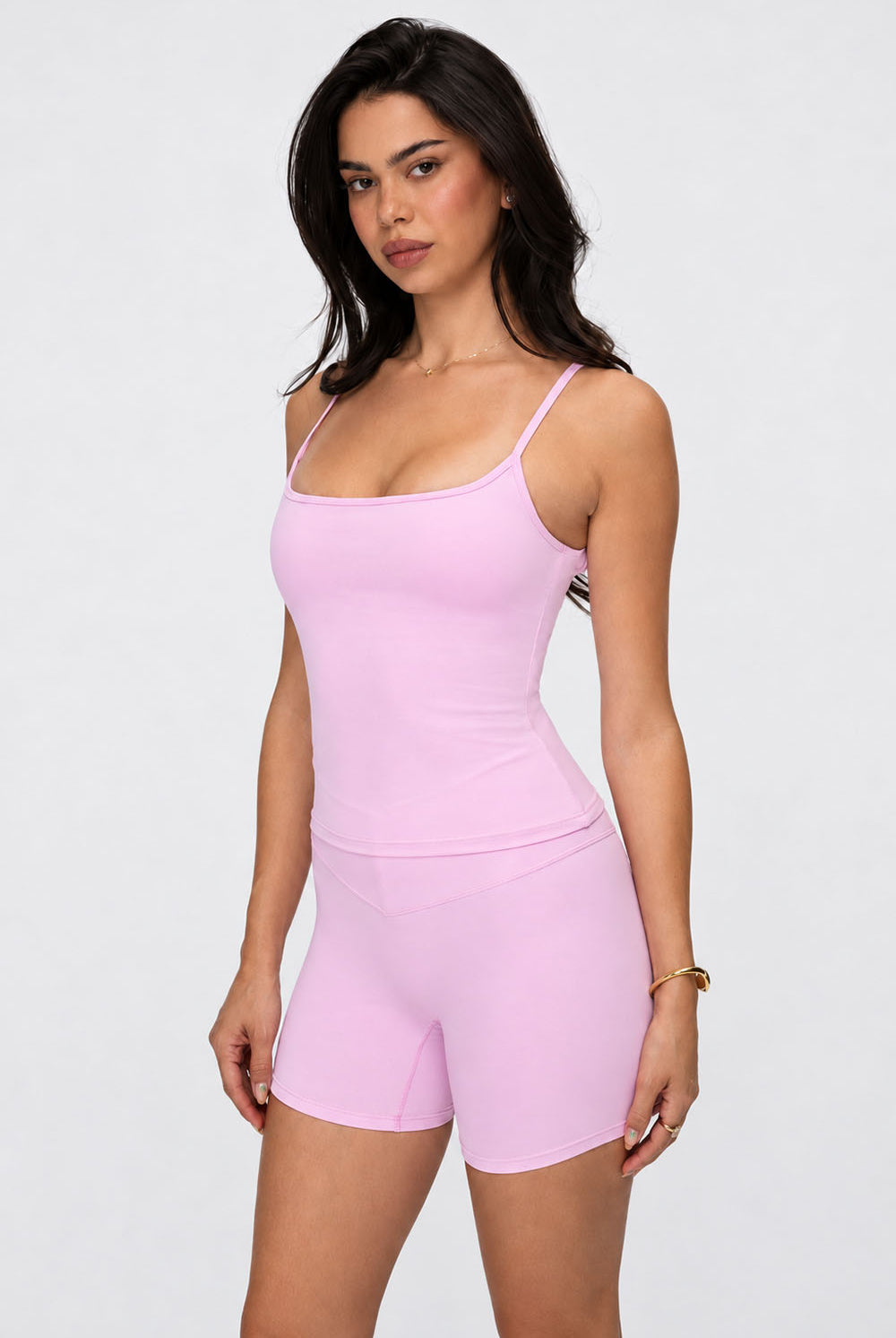 גופיית Sculpted Tank לנשים בגזרה מחטבת עם רצועות כתפיים מתכווננות – עשויה מבד FLOW נושם ואלסטי, מתאימה לאימון וליום־יום מבית VLIKS