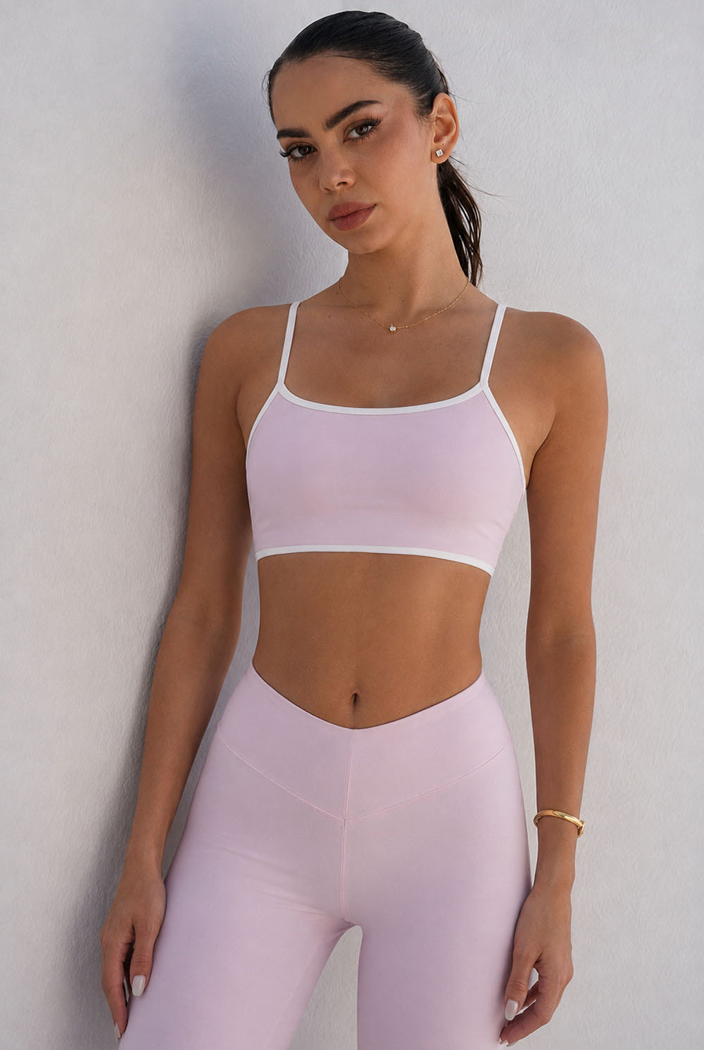 חזיית ספורט Midi Bra Duo לנשים עם פסי קונטרסט וכתפיות דקות