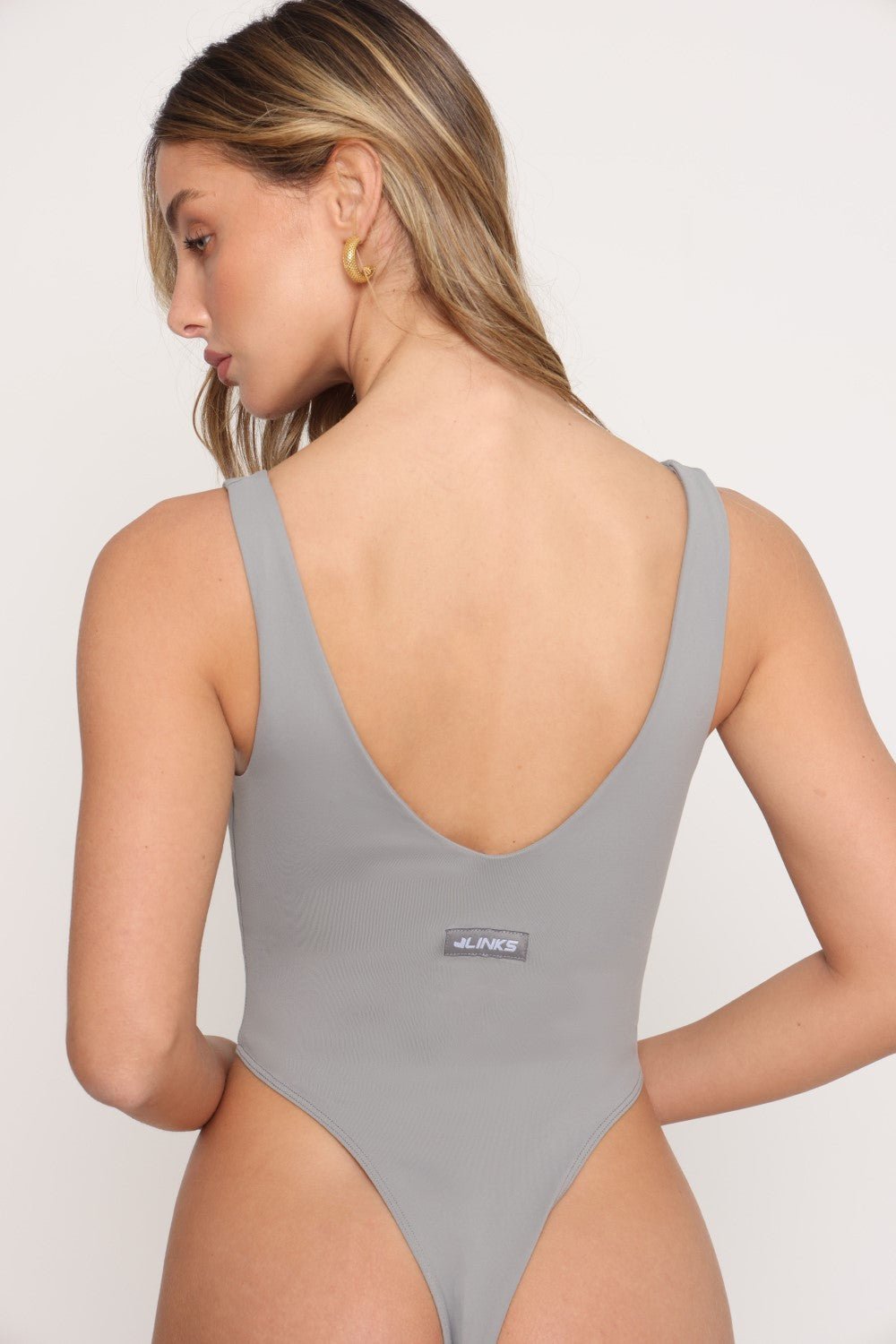 בגד גוף בחיתוך וי עמוק Brushberry - Vlinks