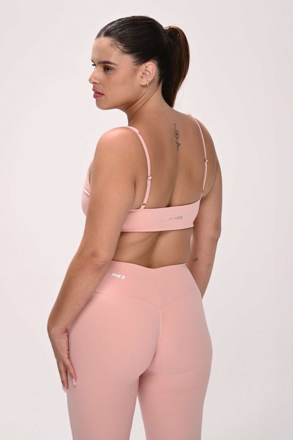 חזיית ספורט PUSH UP לנשים בגזרה צמודה עם כתפיות מתכווננות – בד FLOW מחטב ונושם, מושלמת לאימון ולשימוש יומיומי מבית VLIKS