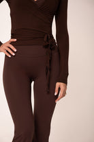 טופ מעטפת לנשים מבד רך ונעים ללבישה מעל חזיית ספורט