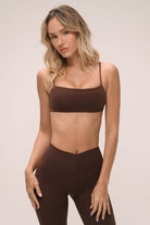 חזיית ספורט Fit לנשים עם כתפיות מתכווננות, קאפים מובנים וגזרה מחמיאה