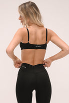 חזיית ספורט Fit לנשים עם כתפיות מתכווננות, קאפים מובנים וגזרה מחמיאה