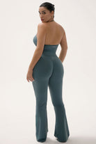 טייץ נשים מתרחב בגזרת V עם כיווצים מחטבים ובטנה כפולה – בד FLOW נושם ונמתח, זמין בגזרות Regular ו-Tall מבית VLINKS