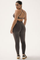 טייץ V Scrunch לנשים מבד FLOW נושם ומחטב מבית Vlinks – גזרה גבוהה עם כיווץ אחורי מחמיא ובטנה כפולה לחיטוב בטן, מתאים לאימוני כושר וללבוש יומיומי