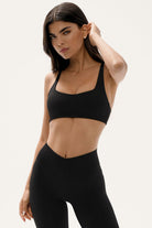 חזיית ספורט PUSH UP DESERT לנשים מבד FLOW מחטב ונושם מבית Vlinks – גזרה צמודה עם בטנה כפולה וכתפיות מתכווננות לנוחות והתאמה מושלמת, מתאימה לכל סוגי האימונים ולשימוש יומיומי