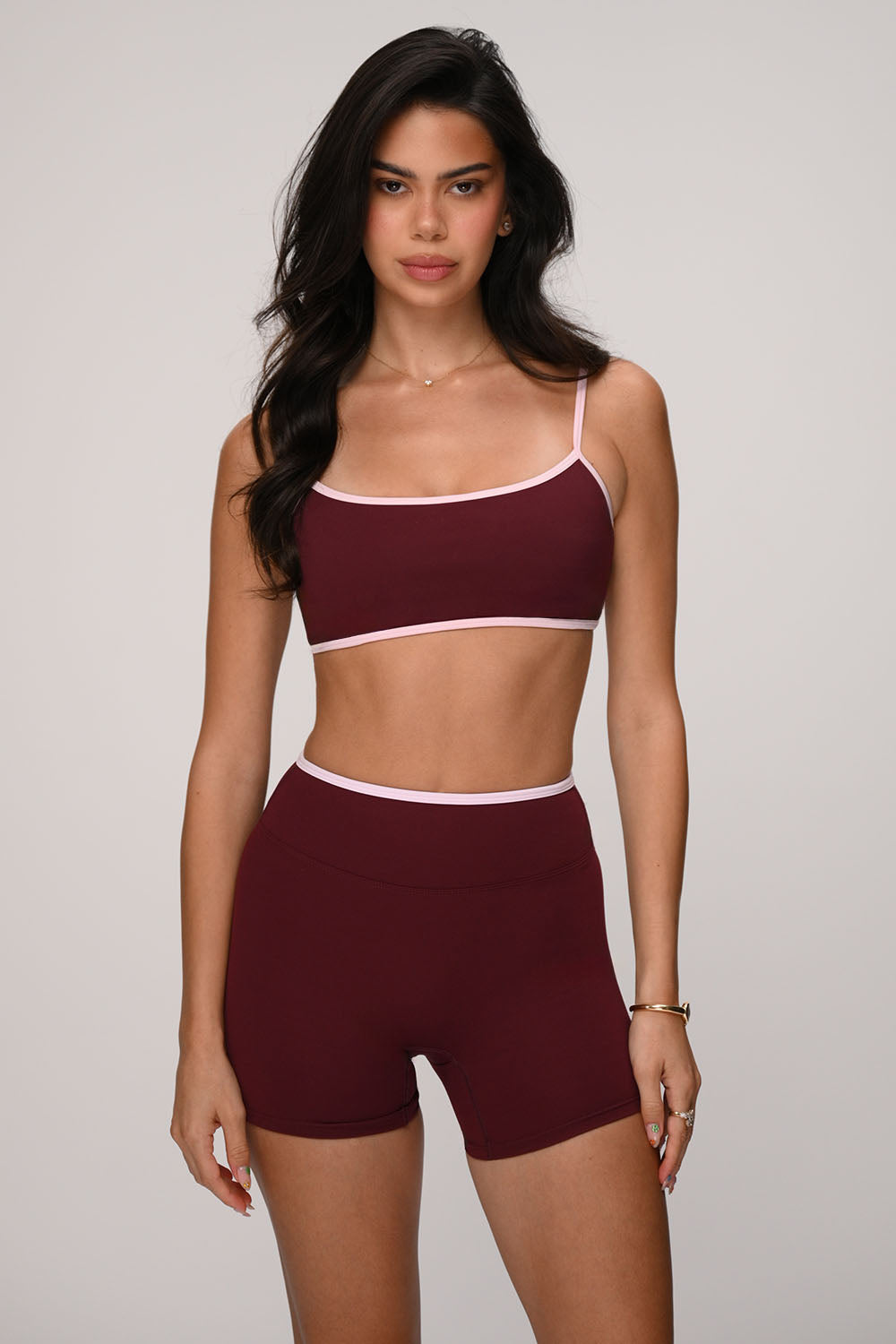 חזיית ספורט Midi Bra Duo לנשים עם פסי קונטרסט וכתפיות דקות