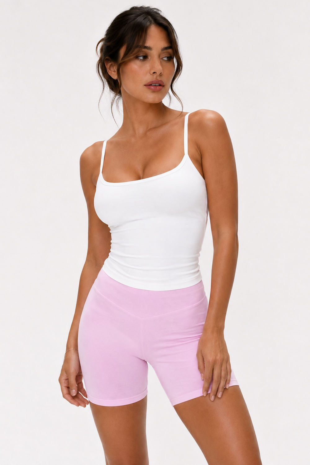 גופיית Sculpted Tank לנשים בגזרה מחטבת עם רצועות כתפיים מתכווננות – עשויה מבד FLOW נושם ואלסטי, מתאימה לאימון וליום־יום מבית VLIKS