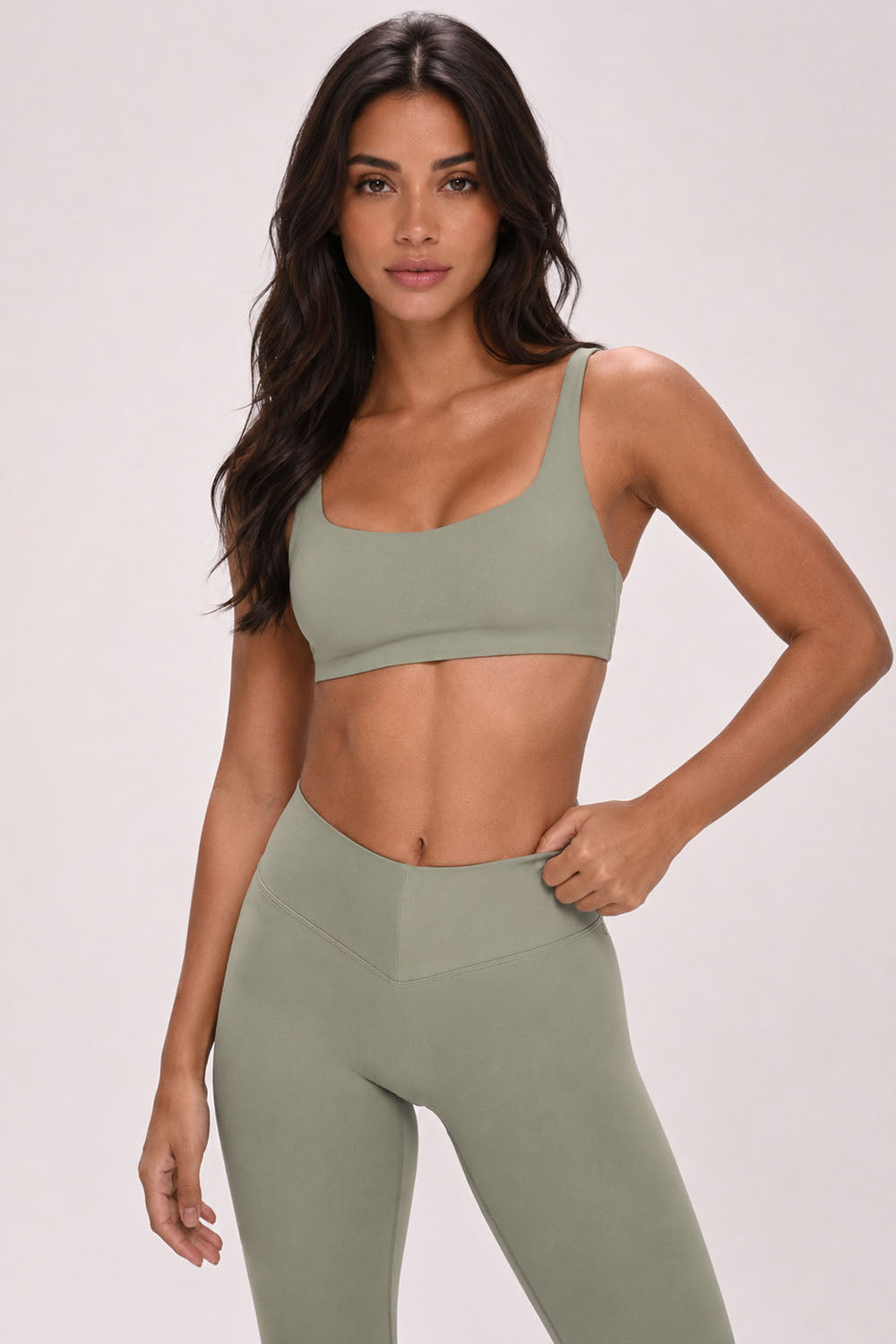 חזיית ספורט PUSH UP לנשים בגזרה צמודה עם כתפיות מתכווננות – בד FLOW מחטב ונושם, מושלמת לאימון ולשימוש יומיומי מבית VLIKS
