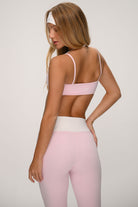 חזיית פילאטיס Club Bra Polka Dot של Vlinks עם מחשוף מעוגל בגימור נקודות, כתפיות דקות וגב פתוח.