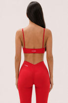 חזיית ספורט PUSH UP לנשים בגזרה צמודה עם כתפיות מתכווננות – בד FLOW מחטב ונושם, מושלמת לאימון ולשימוש יומיומי מבית VLIKS
