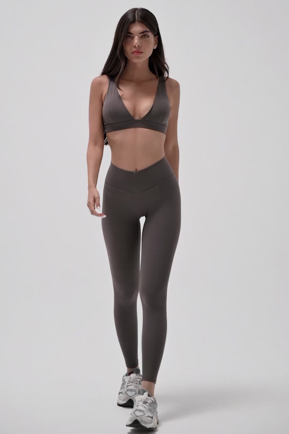 טייץ V Scrunch לנשים מבד FLOW נושם ומחטב מבית Vlinks – גזרה גבוהה עם כיווץ אחורי מחמיא ובטנה כפולה לחיטוב בטן, מתאים לאימוני כושר וללבוש יומיומי